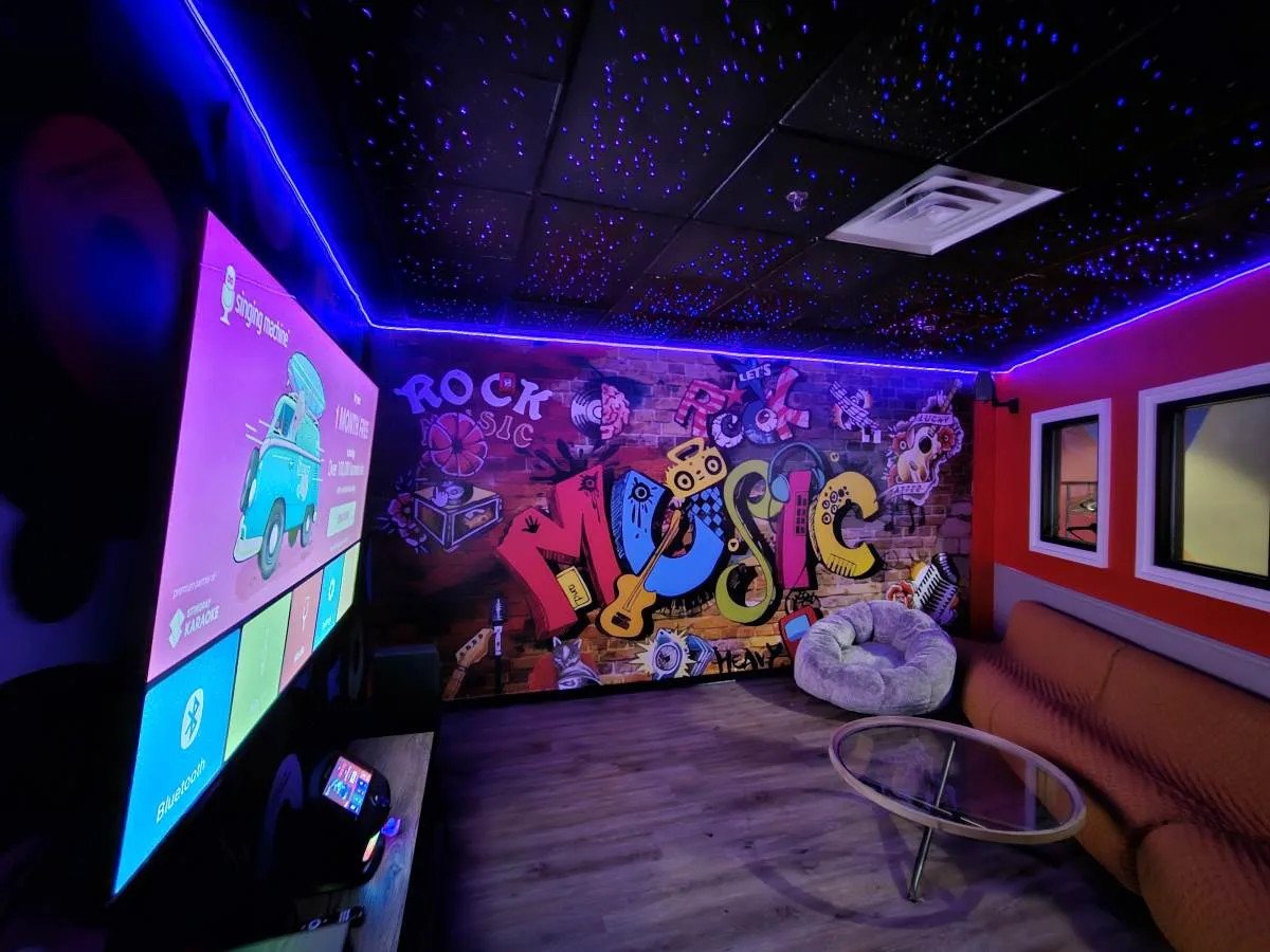 karaoke-nights-in-mississauga-top-bars-to-sing-party-big-0
