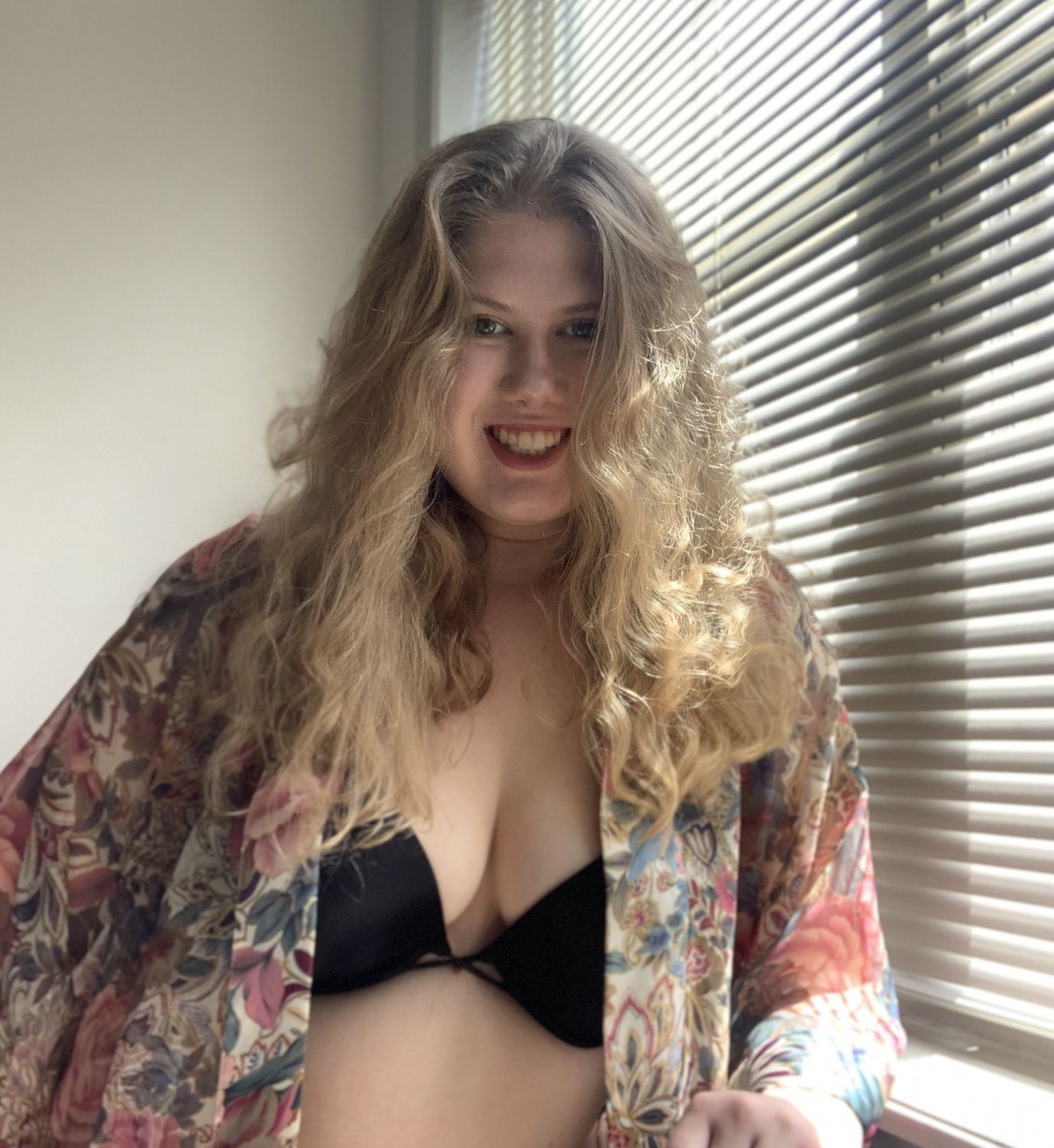 hottest-female-cam-chat-big-0