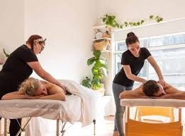 couples-massage-meaning-origins-benefits-and-growing-popularity-big-0