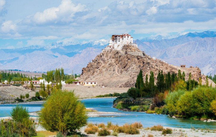 book-your-dream-ladakh-tour-package-from-mumbai-from-naturewings-best-offer-in-2024-big-0
