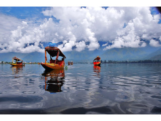 Kashmir Package Tour from Ahmedabad: Explore the Jewel of the Himalayas
