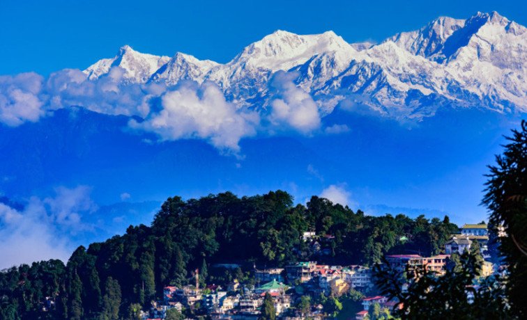 amazing-darjeeling-gangtok-tour-packages-your-gateway-to-the-himalayas-big-0