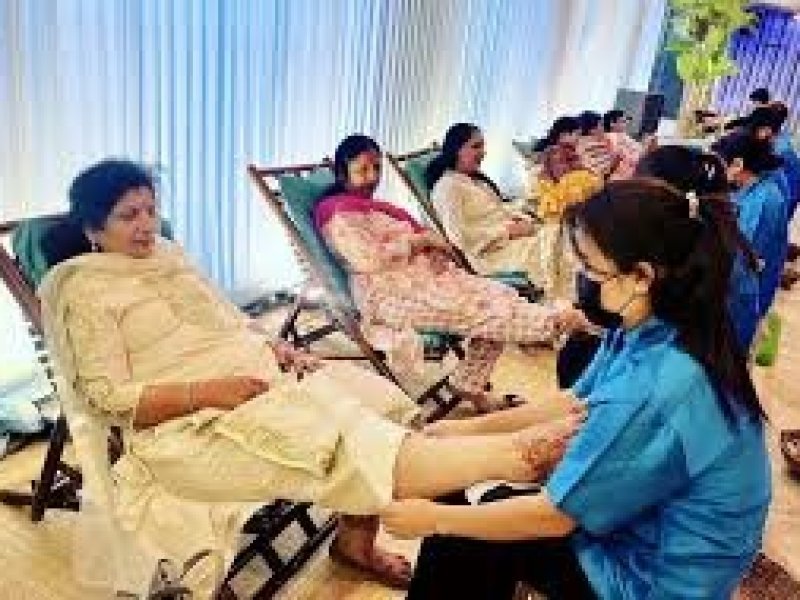 foot-massage-for-wedding-mumbai-small-0