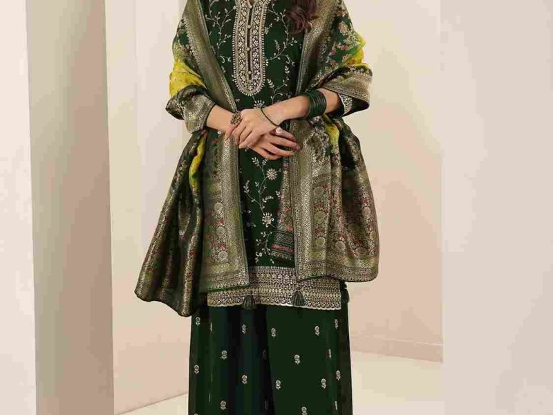 add-festive-kurta-sets-with-dupatta-to-your-wardrobe