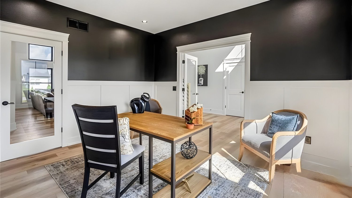 professional-home-staging-perrysburg-services-by-lovittbydesign