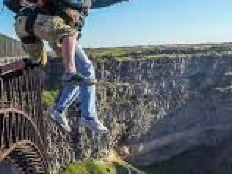base-jumping-bridge